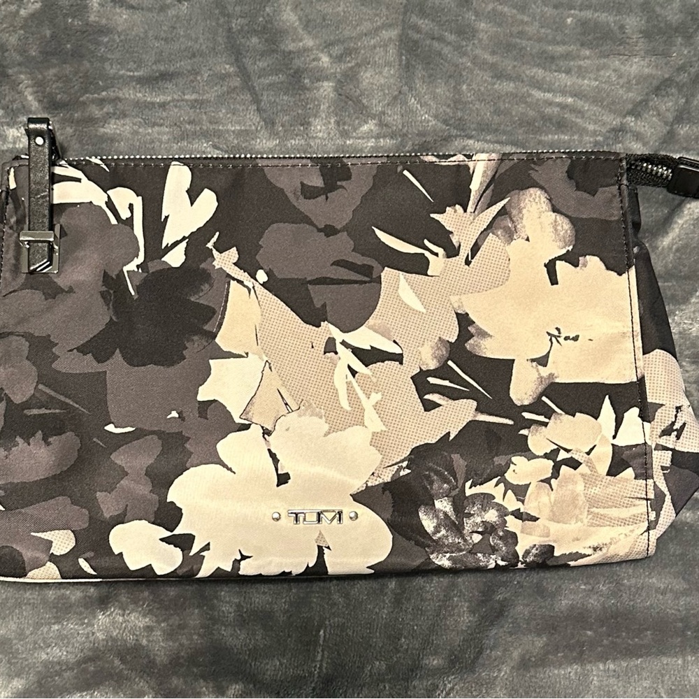 EUC Tumi large pouch only carried a few times.